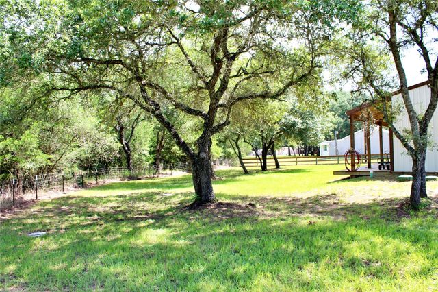 220 Crooked Creek, Sheridan, TX 77475