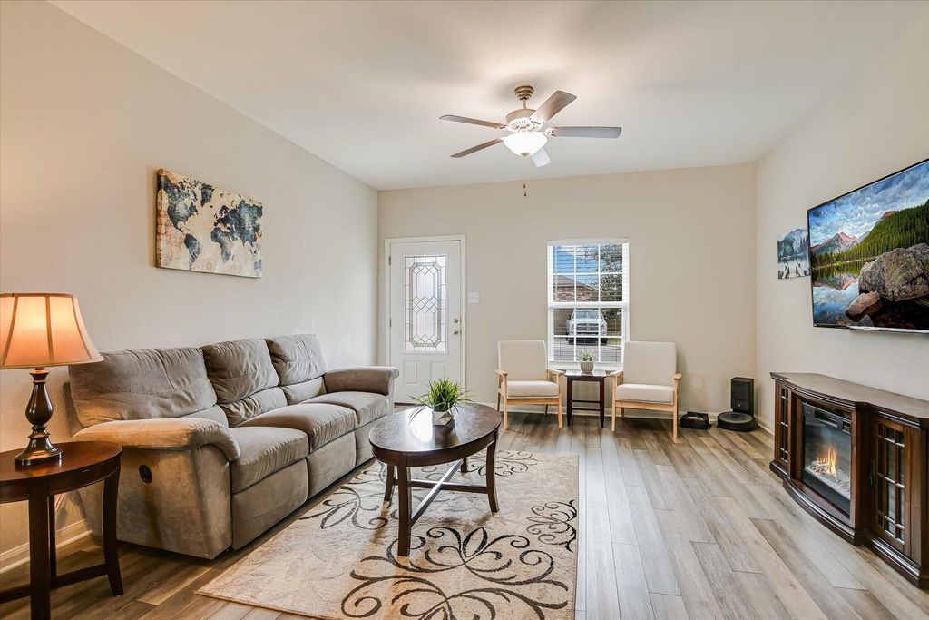 126 Star Spangled DR, Liberty Hill, TX 78642