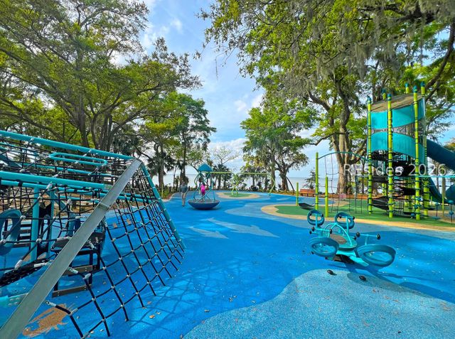 6 Country Club Ct, Hilton Head Island, SC 29926