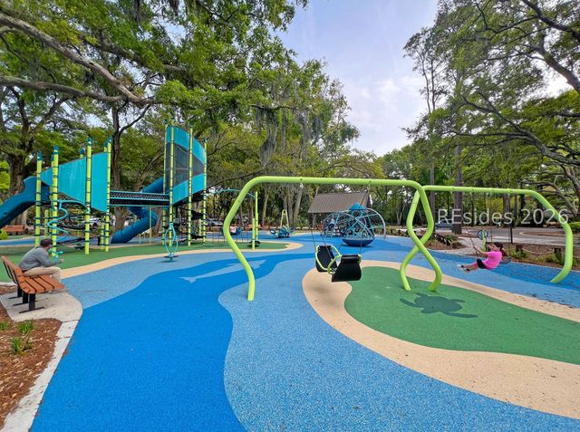 6 Country Club Ct, Hilton Head Island, SC 29926