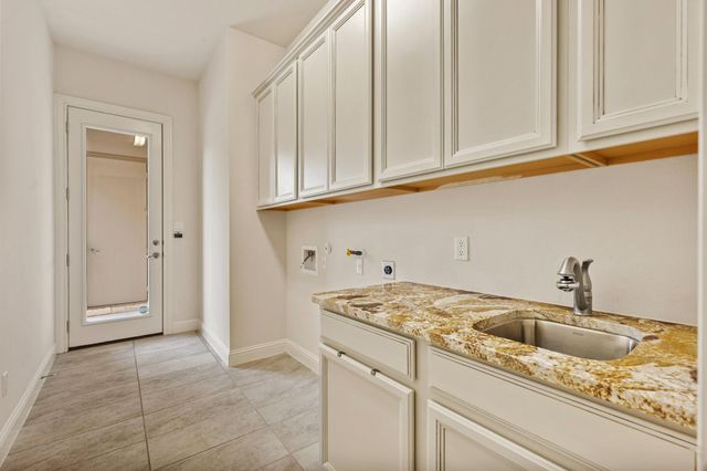 9733 Avion CV, Dripping Springs, TX 78620
