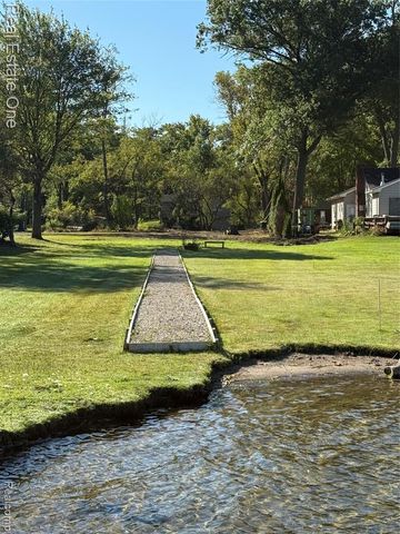 2910 Loon Drive, Wixom, MI 48393