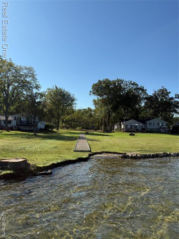 2910 Loon Drive, Wixom, MI 48393