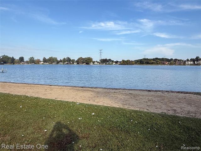 2910 Loon Drive, Wixom, MI 48393