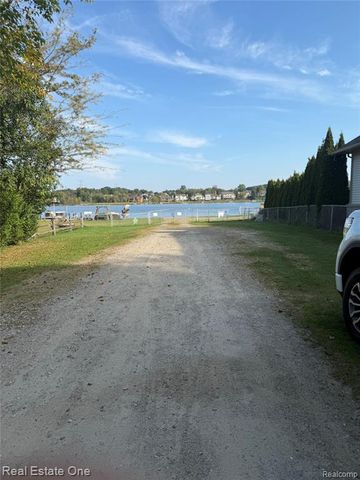 2910 Loon Drive, Wixom, MI 48393