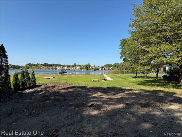 2910 Loon Drive, Wixom, MI 48393