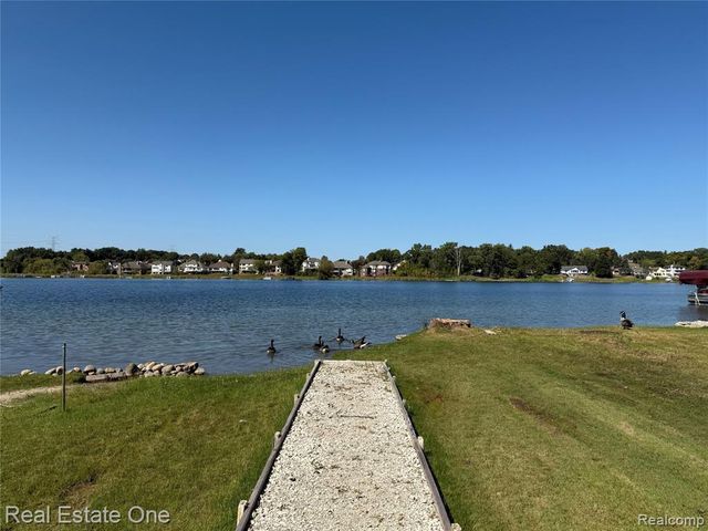 2910 Loon Drive, Wixom, MI 48393