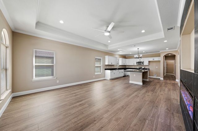 1007 S Preston Street, Ennis, TX 75119
