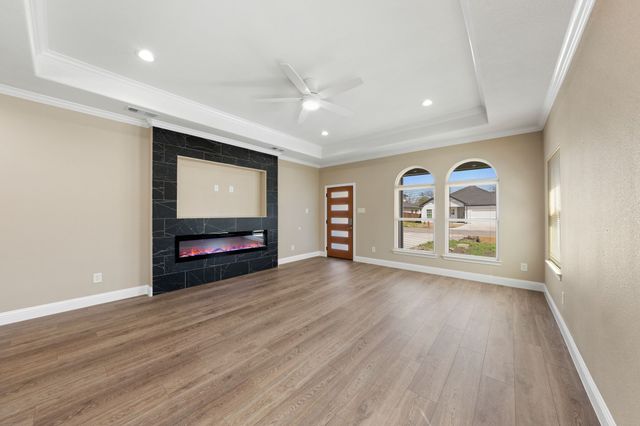1007 S Preston Street, Ennis, TX 75119