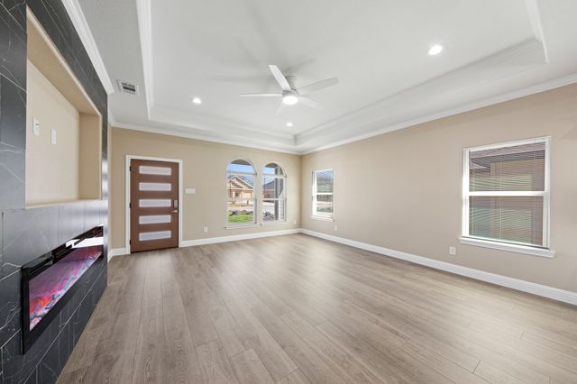 1007 S Preston Street, Ennis, TX 75119