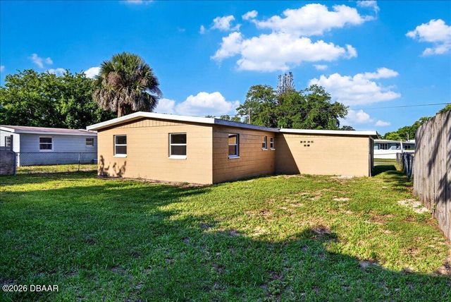 1615 Derbyshire Road, Daytona Beach, FL 32117
