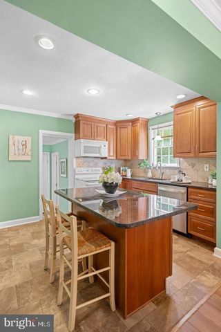 77 FOREST RD, Springfield, PA 19064