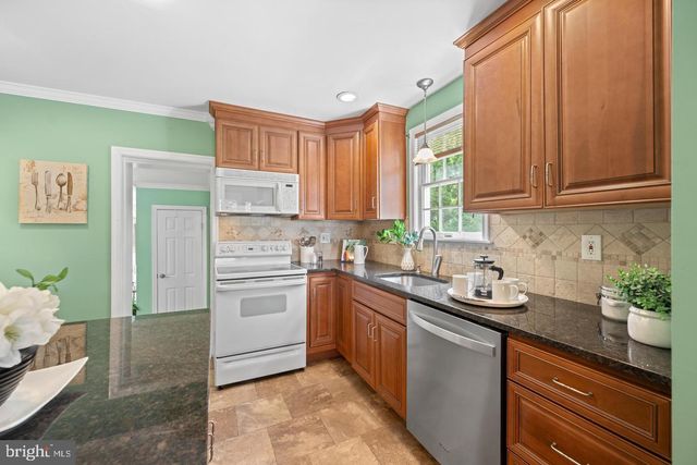 77 FOREST RD, Springfield, PA 19064
