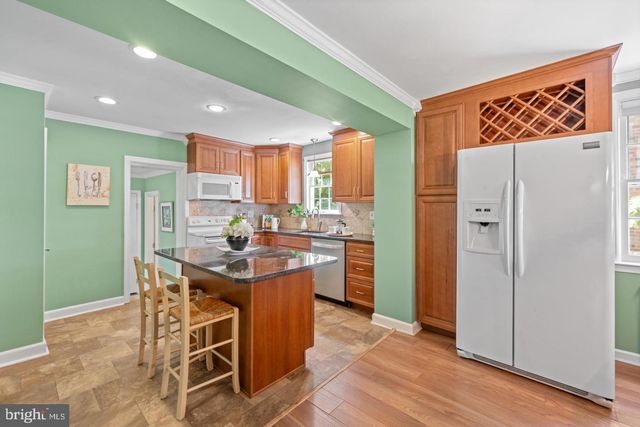 77 FOREST RD, Springfield, PA 19064