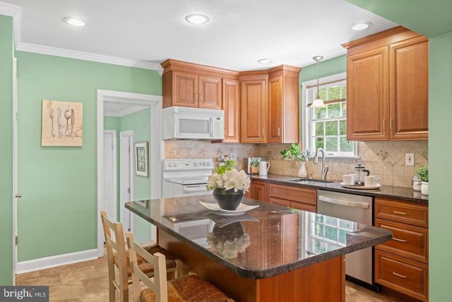 77 FOREST RD, Springfield, PA 19064