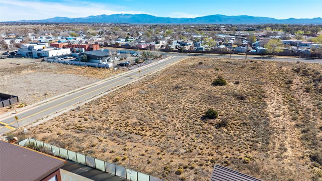 7512 Gooney Bird Way, Santa Fe, NM 87507