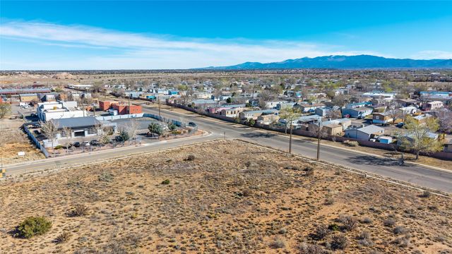 7512 Gooney Bird Way, Santa Fe, NM 87507