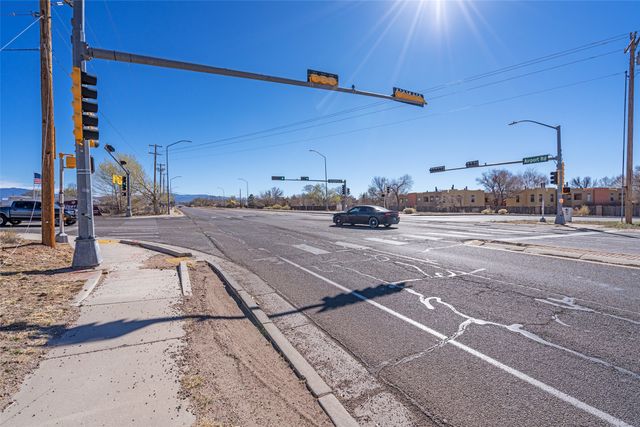 7512 Gooney Bird Way, Santa Fe, NM 87507