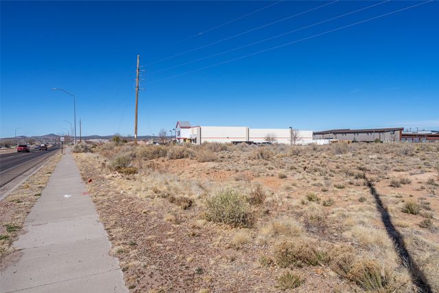 7512 Gooney Bird Way, Santa Fe, NM 87507