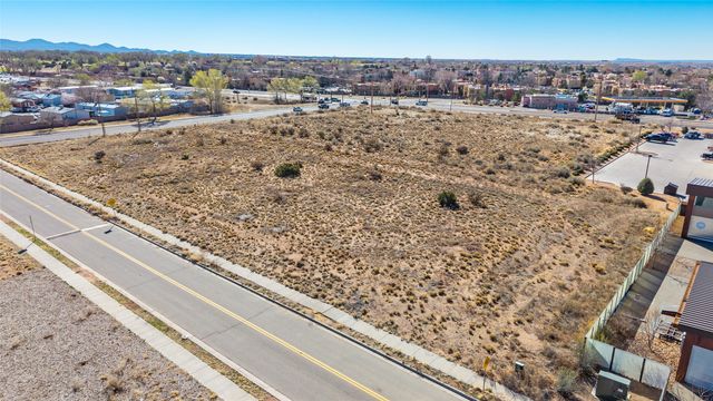 7512 Gooney Bird Way, Santa Fe, NM 87507