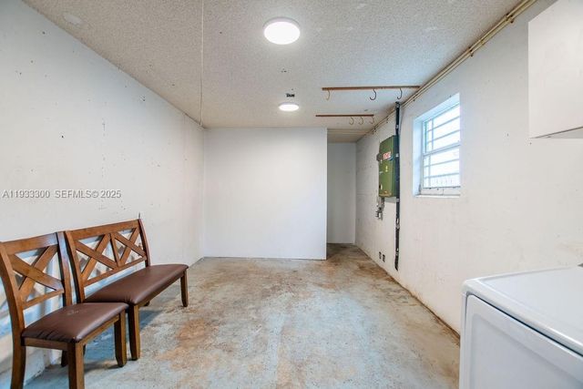 11751 NW 32nd Mnr, Sunrise, FL 33323