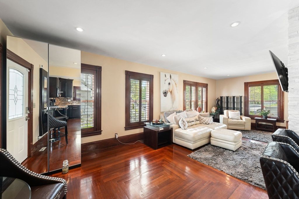 47 Clinton St, Framingham, MA 01702