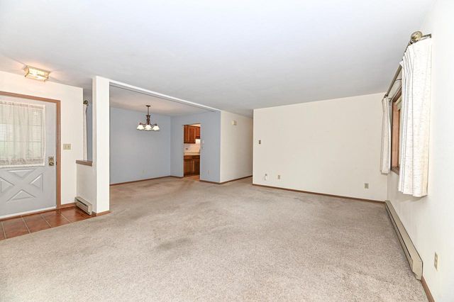 4502 S Greenridge CIRCLE, Greenfield, WI 53220