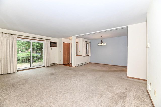 4502 S Greenridge CIRCLE, Greenfield, WI 53220