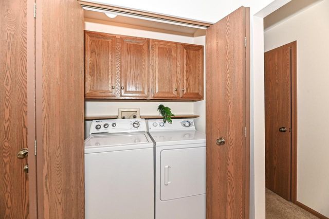 4502 S Greenridge CIRCLE, Greenfield, WI 53220