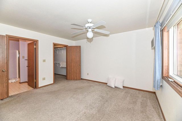 4502 S Greenridge CIRCLE, Greenfield, WI 53220
