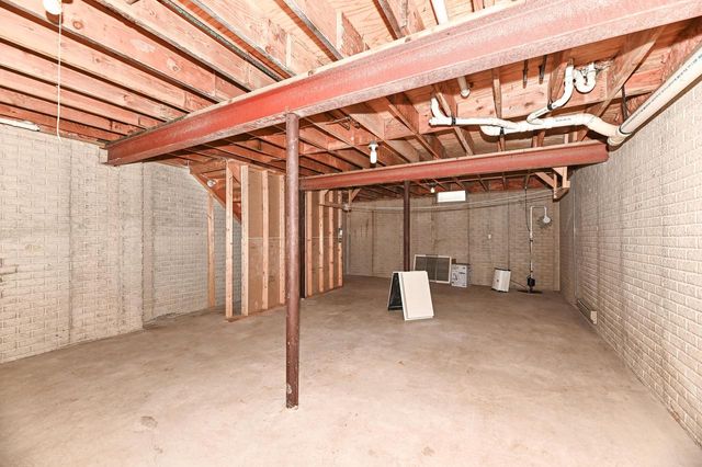 4502 S Greenridge CIRCLE, Greenfield, WI 53220