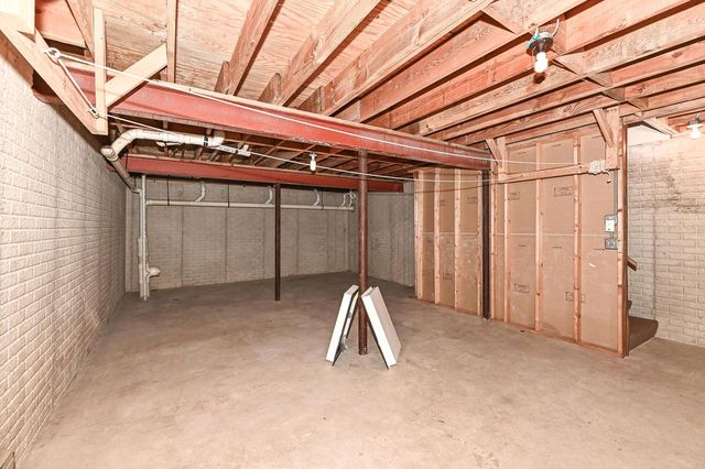 4502 S Greenridge CIRCLE, Greenfield, WI 53220