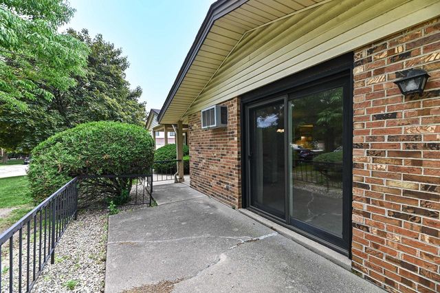 4502 S Greenridge CIRCLE, Greenfield, WI 53220