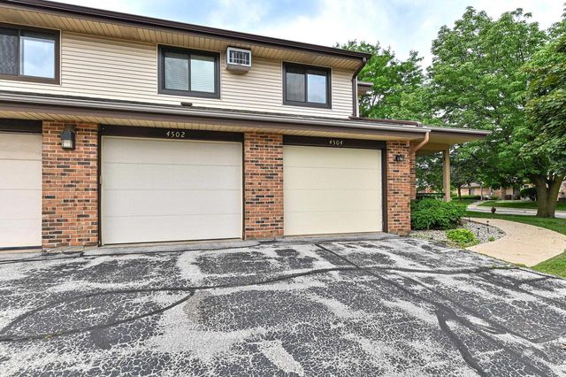 4502 S Greenridge CIRCLE, Greenfield, WI 53220