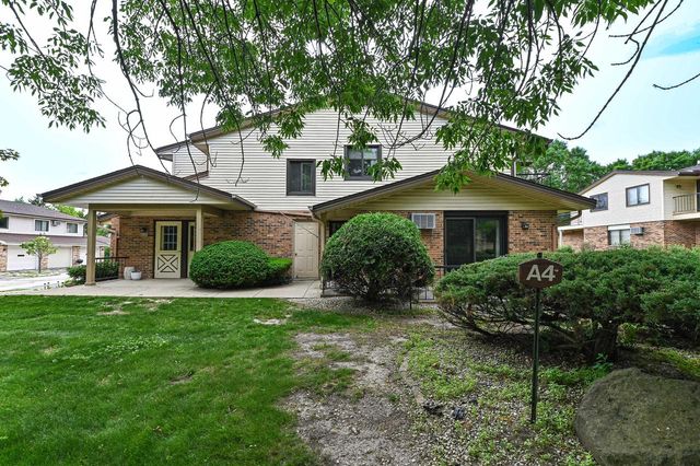4502 S Greenridge CIRCLE, Greenfield, WI 53220