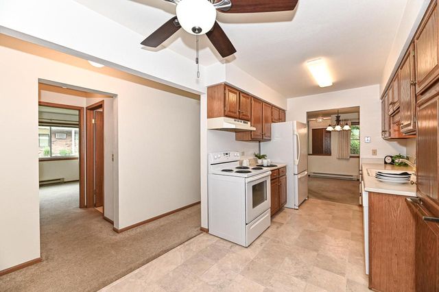 4502 S Greenridge CIRCLE, Greenfield, WI 53220