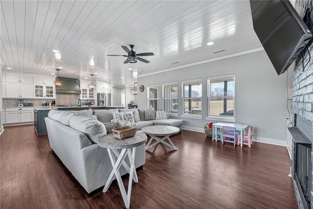 11775 Giles Road, Farmington, AR 72730