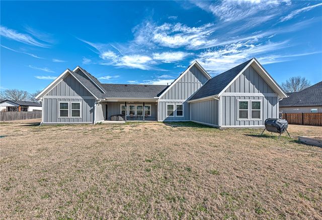 11775 Giles Road, Farmington, AR 72730