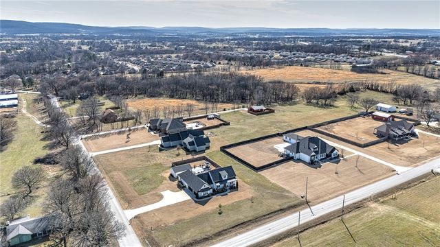 11775 Giles Road, Farmington, AR 72730