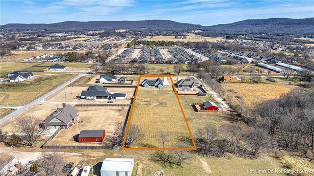 11775 Giles Road, Farmington, AR 72730