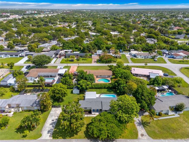 11243 SW 174th Ter, Miami, FL 33157