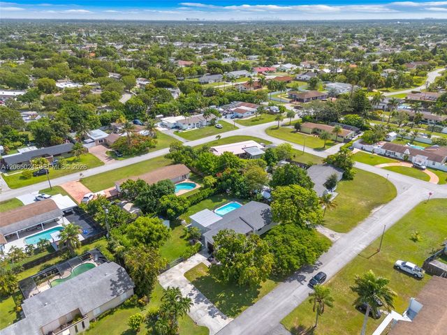 11243 SW 174th Ter, Miami, FL 33157