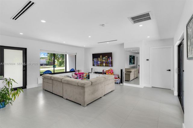 11243 SW 174th Ter, Miami, FL 33157