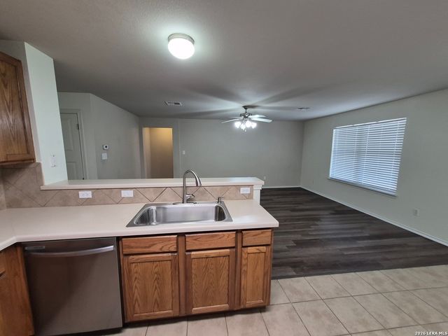 216 HEREFORD ST, Cibolo, TX 78108