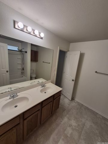 216 HEREFORD ST, Cibolo, TX 78108