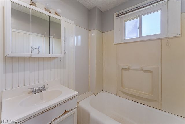 2597 Christensen Avenue, Akron, OH 44314