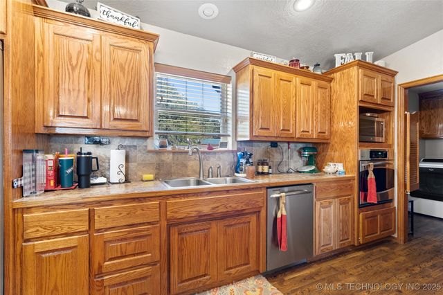 1661 Frontier, Ardmore, OK 73401