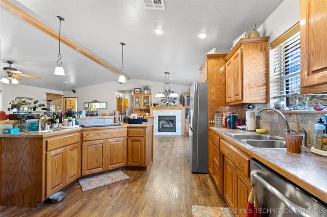 1661 Frontier, Ardmore, OK 73401