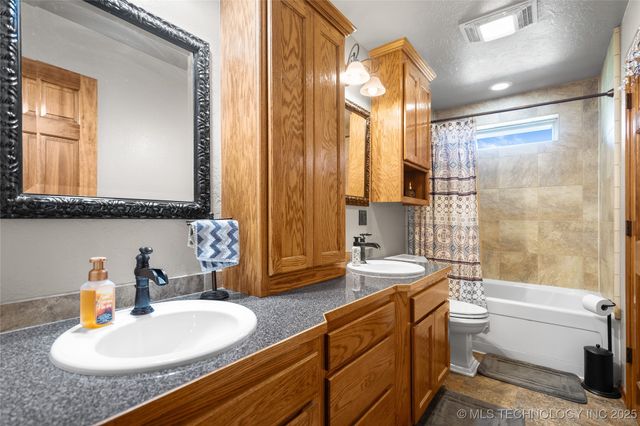 1661 Frontier, Ardmore, OK 73401