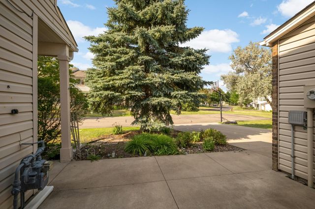 15822 Griffon Path, Apple Valley, MN 55124